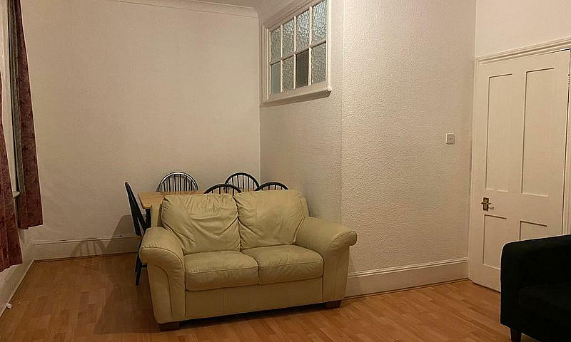 2 Bed Flat, Crouch E...