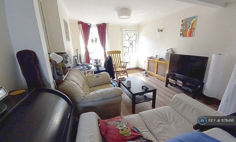 2 Bedroom House In V...