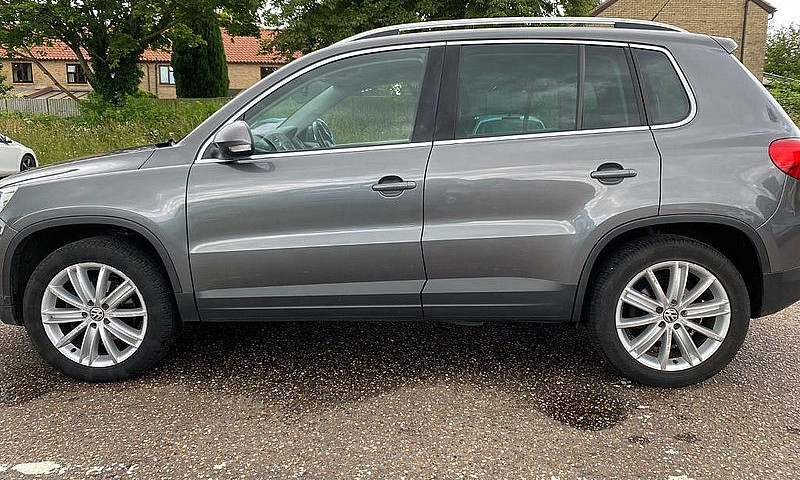Volkswagen Tiguan ...