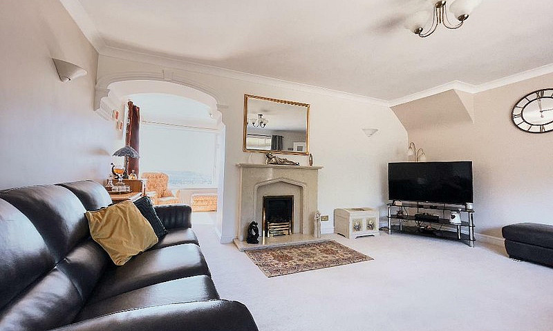 3 Bedroom House In L...