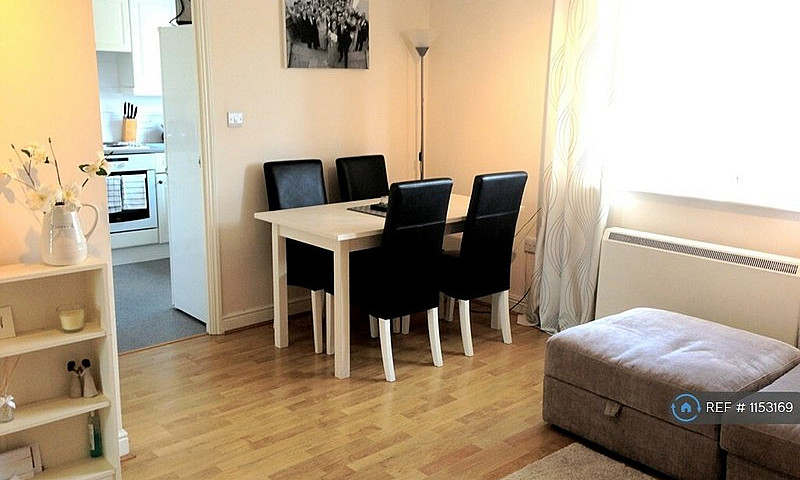 2 Bedroom Flat In Th...