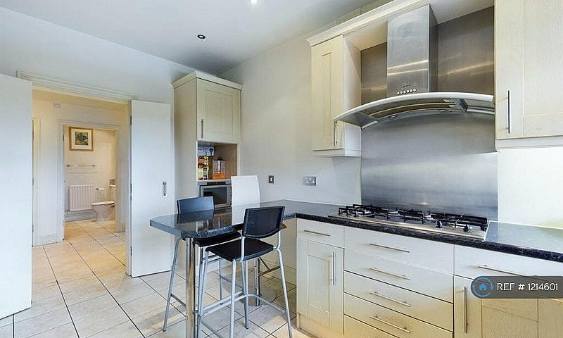 3 Bedroom Flat In Se...