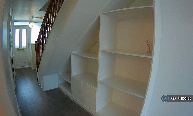 3 Bedroom Flat In Bo...