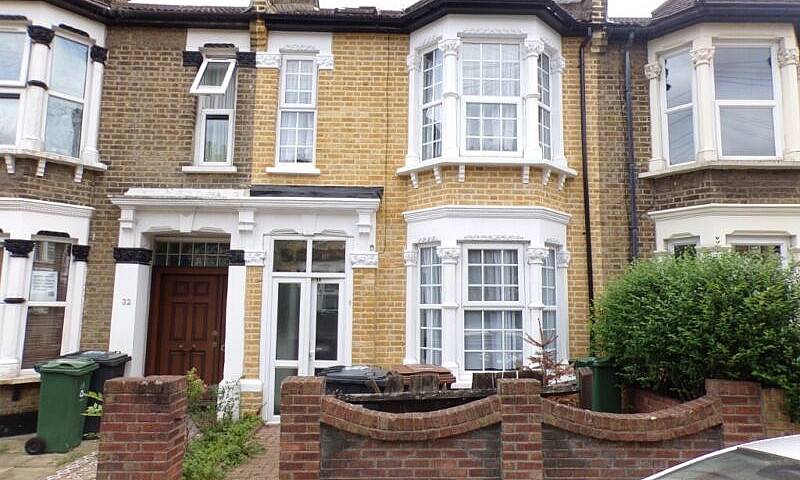 4 Bedrooms, 2 Bathro...