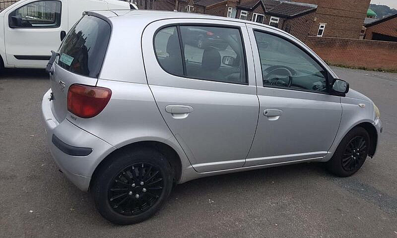 Toyota Yaris 1.0 Vvt...