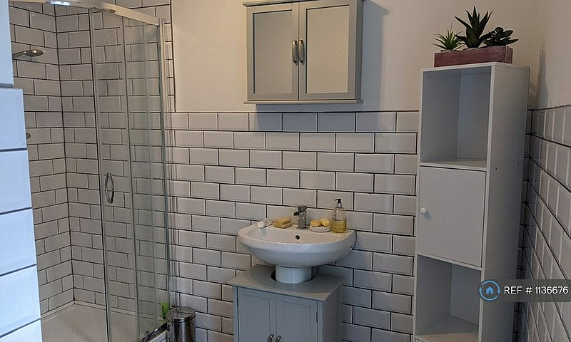 1 Bedroom In Mill Ro...