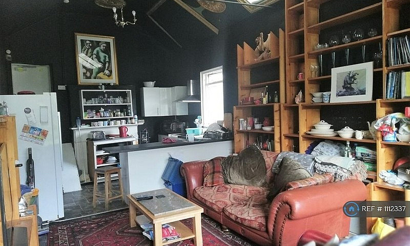1 Bedroom In Menai V...