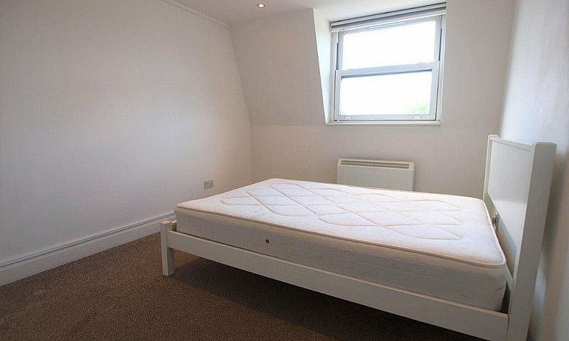 A Large 2 Bedroom To...
