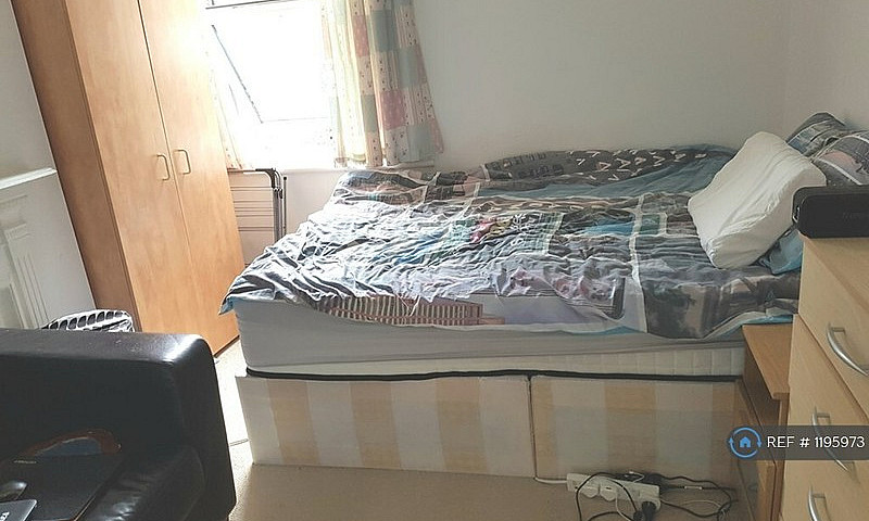 2 Bedroom Flat In Se...