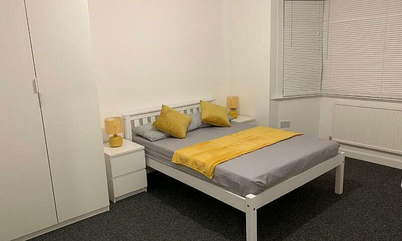 Modern Double Room I...