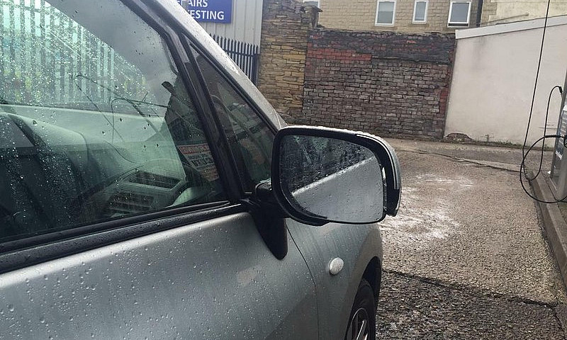 Toyota Auris 1.6   2...