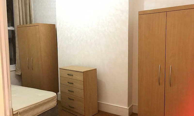 2 Bed Beautiful Flat...