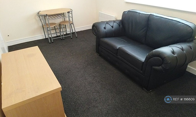 1 Bedroom Flat In An...