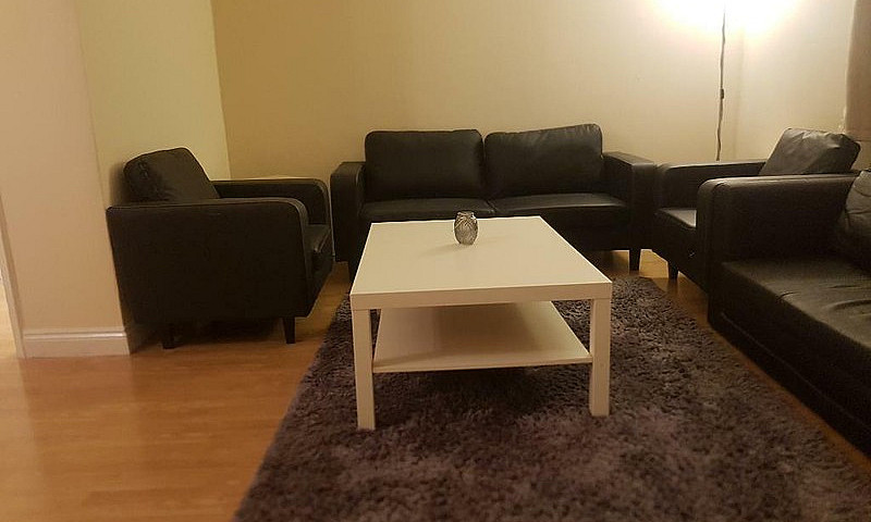 4 Bedroom Flat In St...