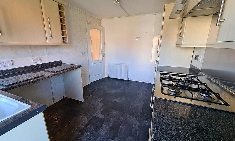 2 Bedroom House In D...