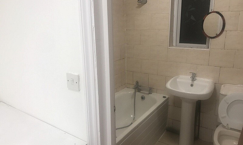 One Bedroom Flat To ...