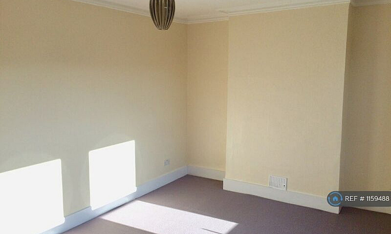 4 Bedroom Flat In Me...