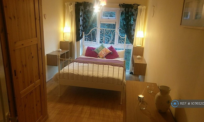 1 Bedroom Flat In Ta...
