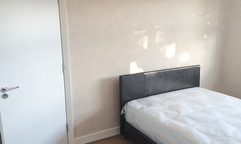 Modern 4 Bed House T...