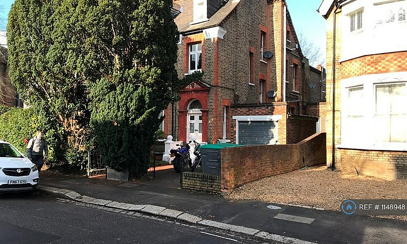 1 Bedroom In Creffie...