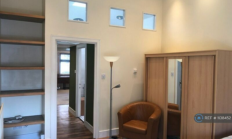 2 Bedroom Flat In Mo...