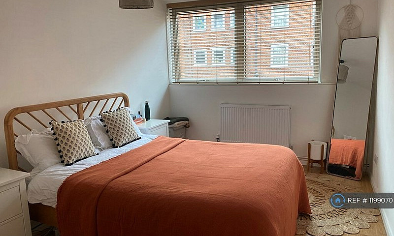 2 Bedroom Flat In Cy...