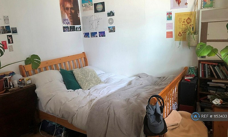 4 Bedroom Flat In Ba...