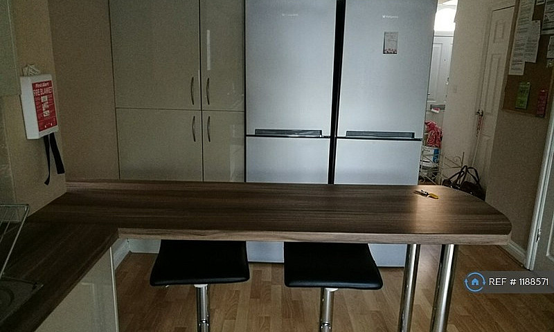 1 Bedroom In Peel Pl...