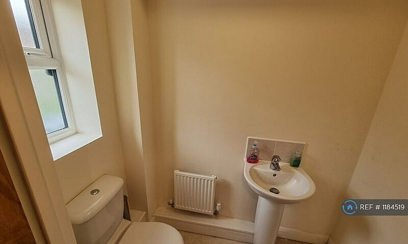 3 Bedroom House In B...