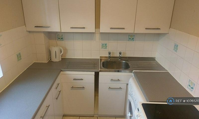 1 Bedroom Flat In Ta...