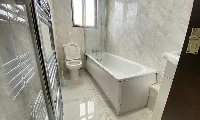 Newly Refurbished Fo...