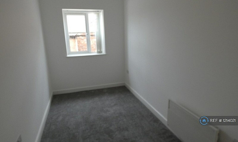 1 Bedroom Flat In Re...