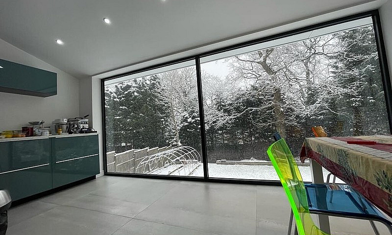 6 Bedroom House In B...