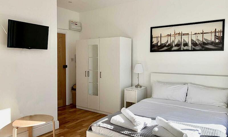 Studio Flat In Ifiel...