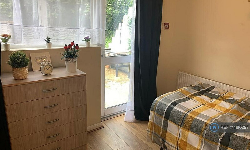 Studio Flat In Belmo...