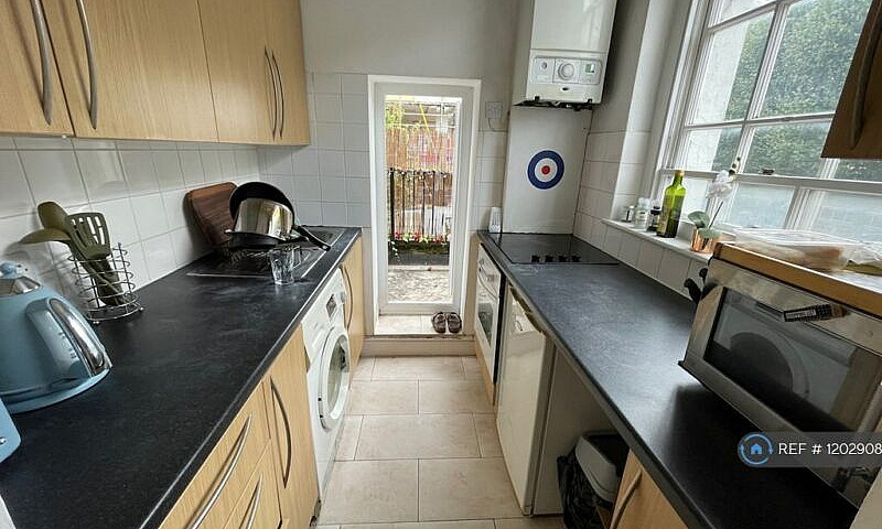 1 Bedroom Flat In Ca...