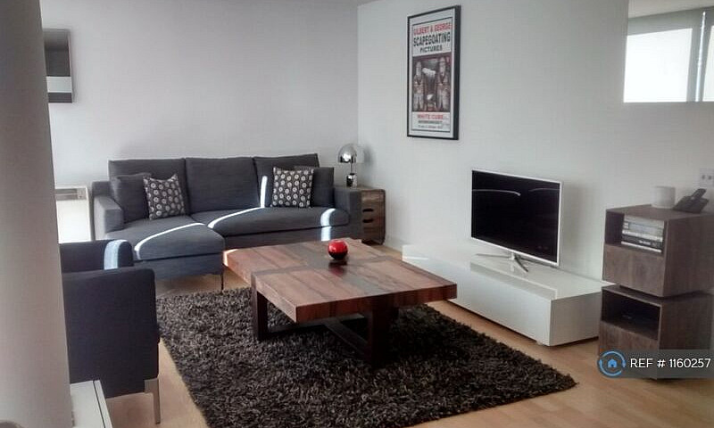 2 Bedroom Flat In He...