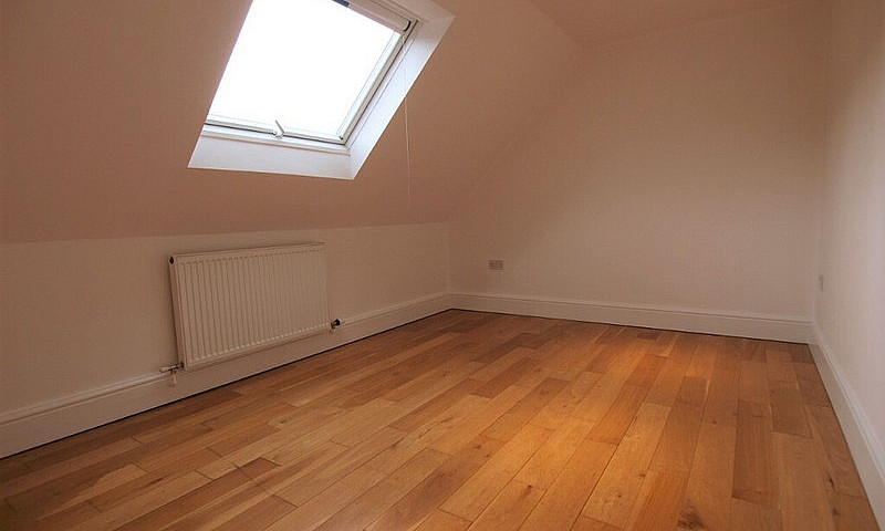 Large 3 Bed Flat In ...
