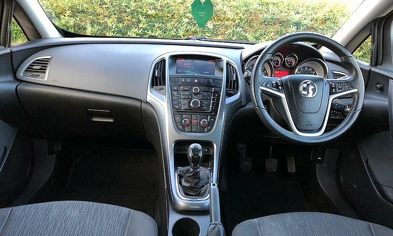2014 64 Vauxhall Ast...