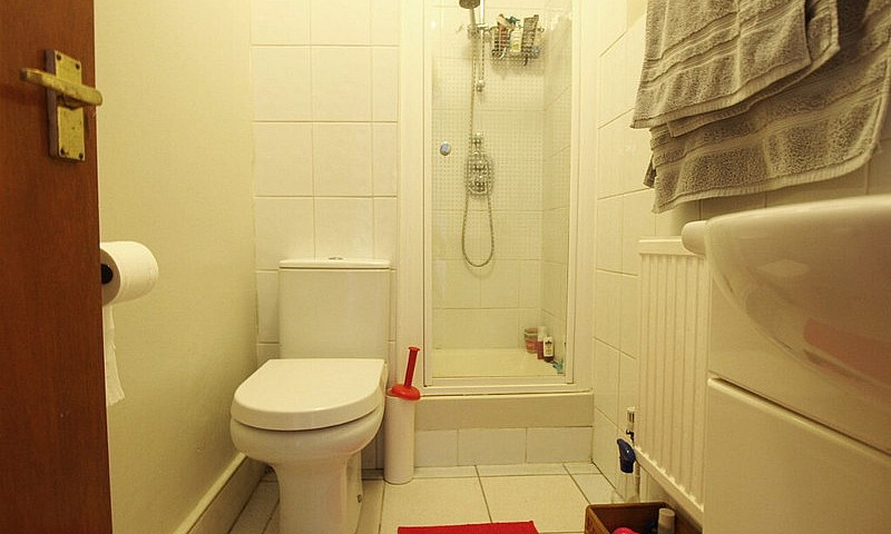 A Large Open Plan 1 ...