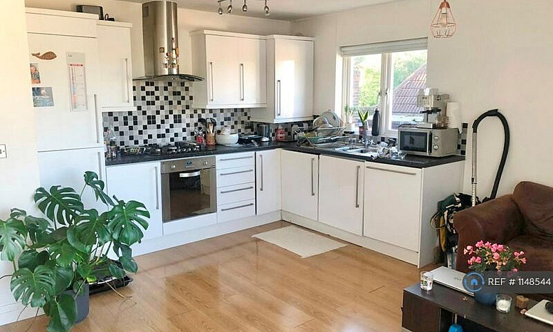 2 Bedroom Flat In As...