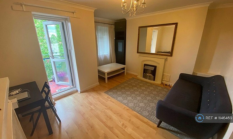 2 Bedroom Flat In Sh...