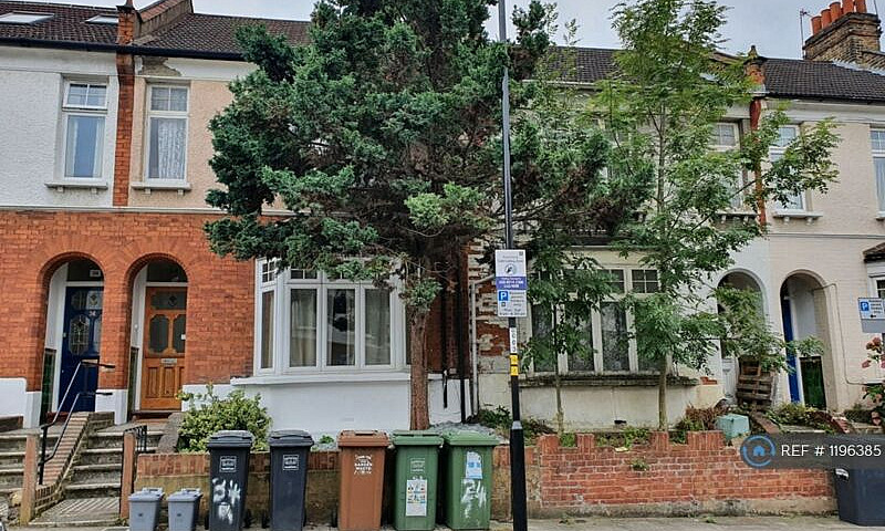 1 Bedroom Flat In Le...