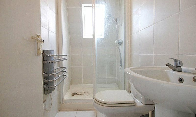 A Large 2 Bedroom To...
