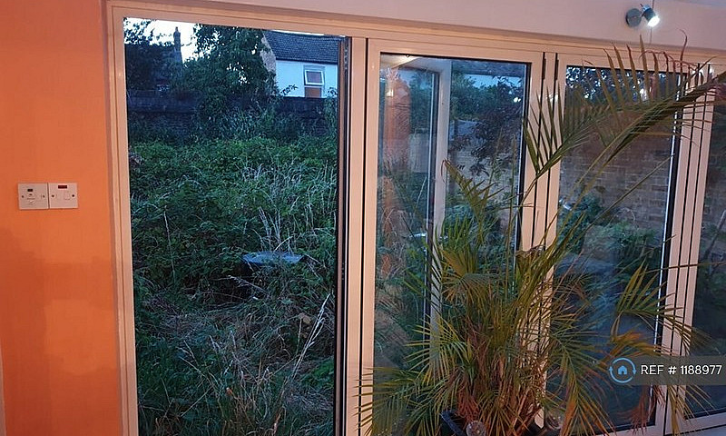 1 Bedroom In Davenpo...