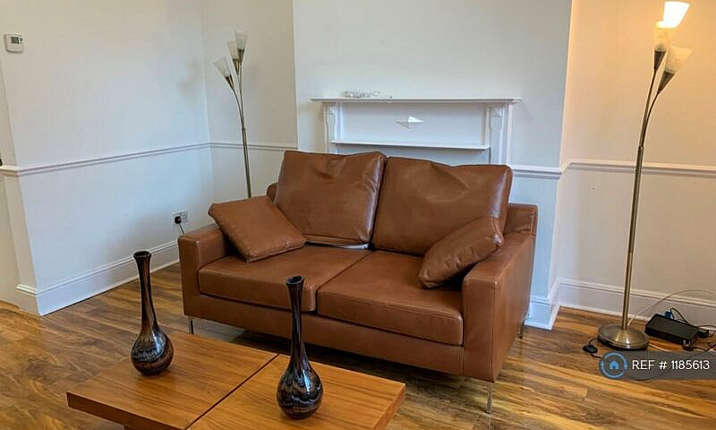 2 Bedroom Flat In Ca...