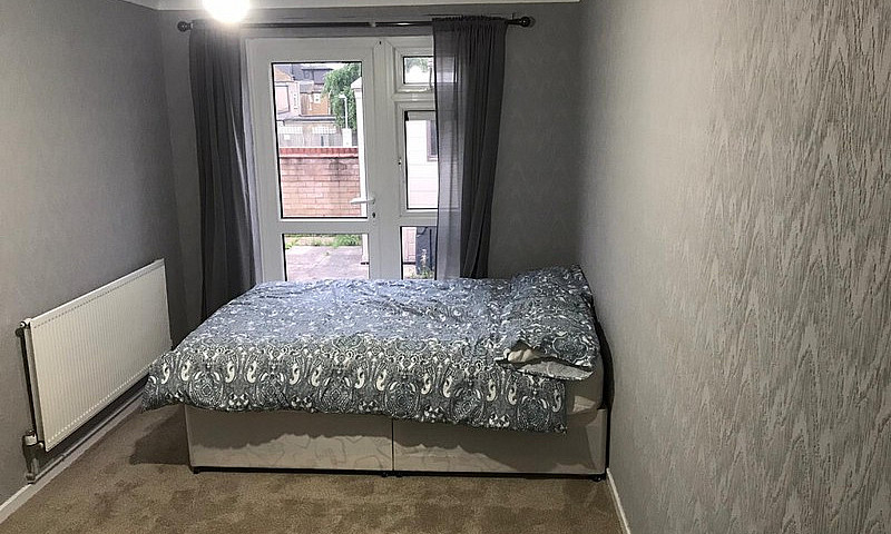One Bedroom Flat To ...