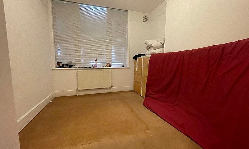Stunning 2 Bed Flat-...