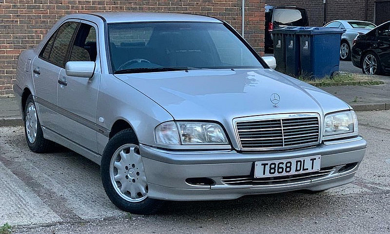 Mercedes-Benz C200 P...
