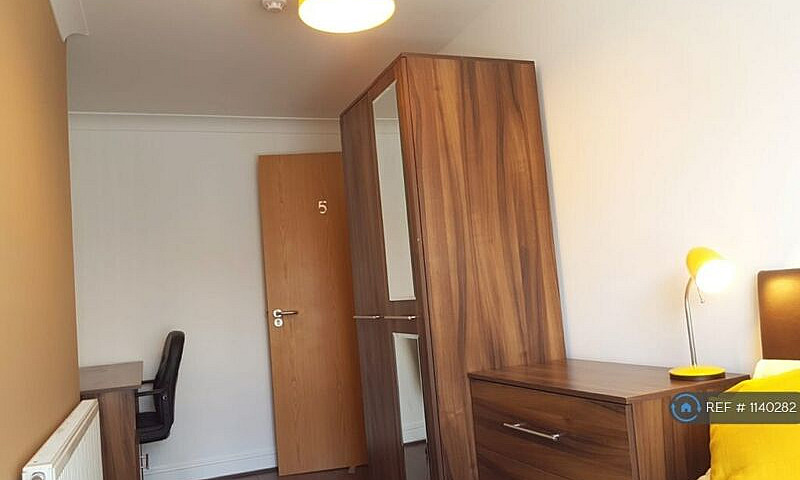 1 Bedroom In Holt Ro...
